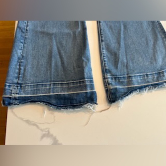 American Eagle- "Super High Rise Flare" Jeans- Size 10 - Picture 6 of 8